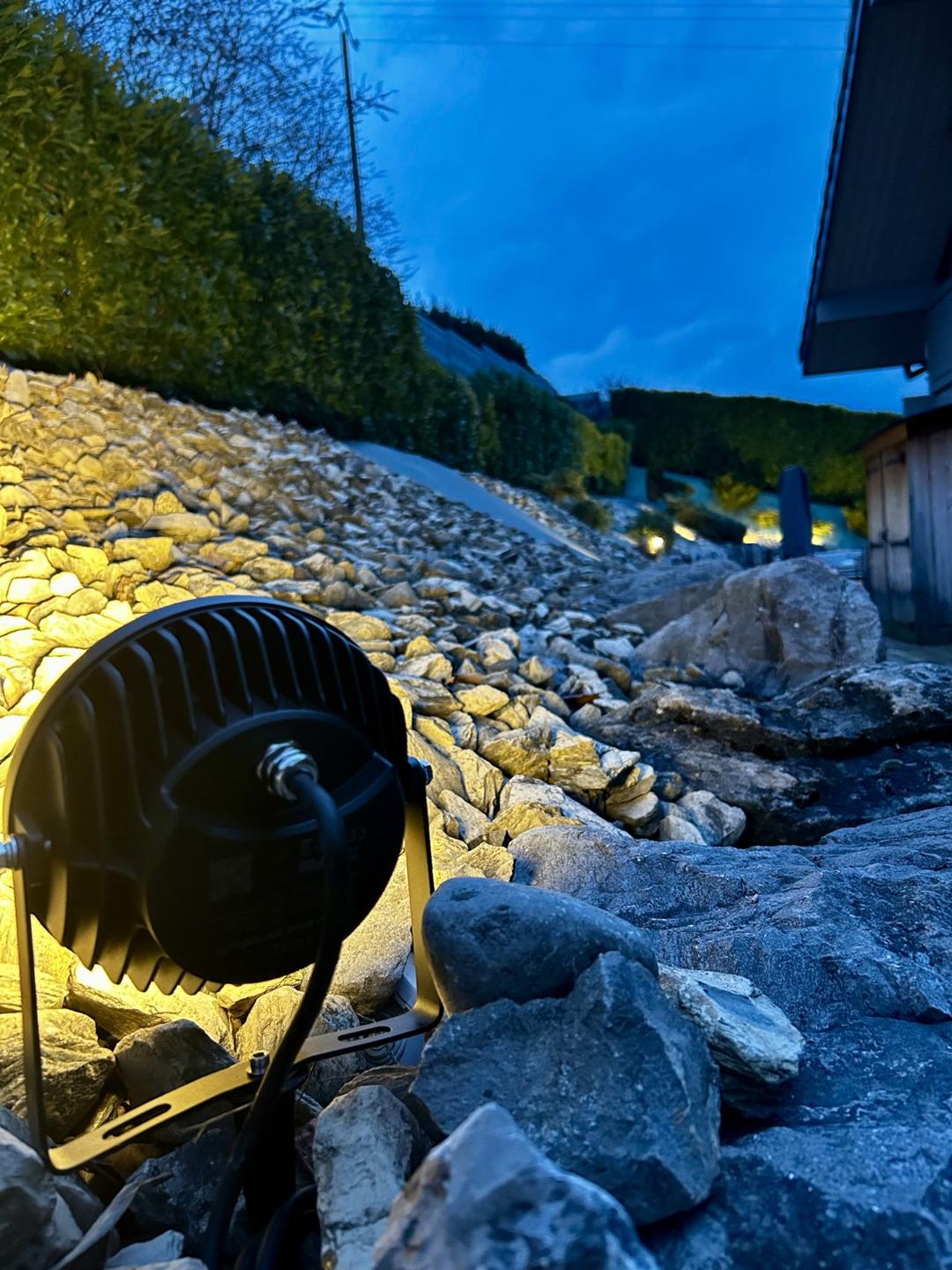 Passage en pierre éclairé, Alpine Lighting, Haute-Savoie