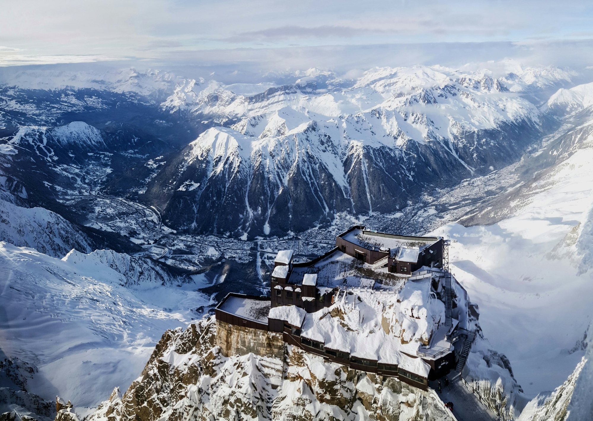 Vue aérienne du massif du Mont-Blanc et de la vallée de Chamonix, Haute-Savoie