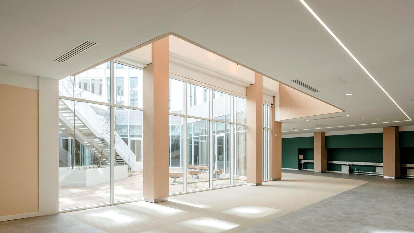 Hall architectural, lignes lumineuses, Alpine Lighting, Haute-Savoie